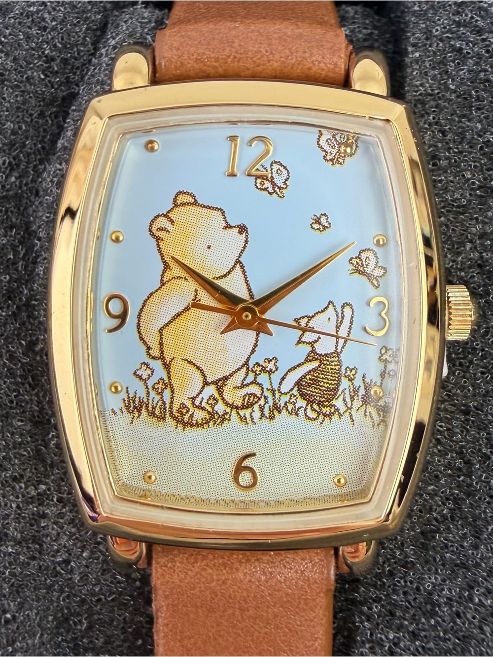 Vintage Winnie The Pooh and Piglet Avon Commemorative Analog Watch Box Tin New